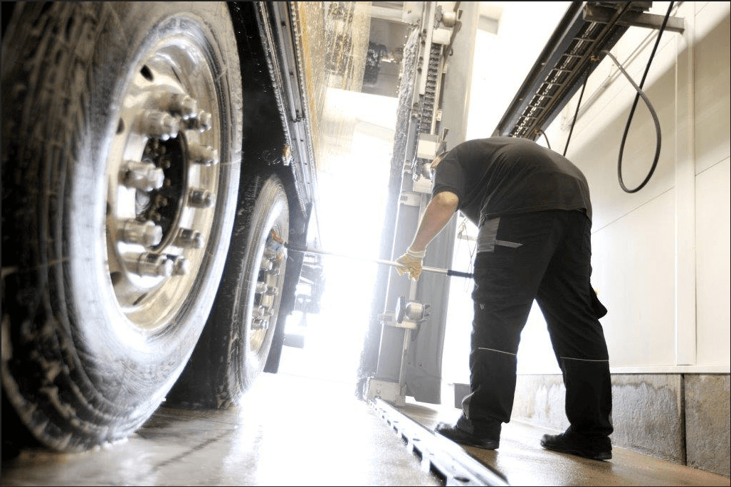 Manual pressure-washing of a truck